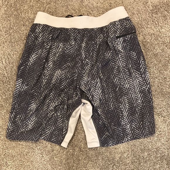 Lululemon T.H.E. Short *Nulux Liner 9" Shorts - Picture 2 of 4